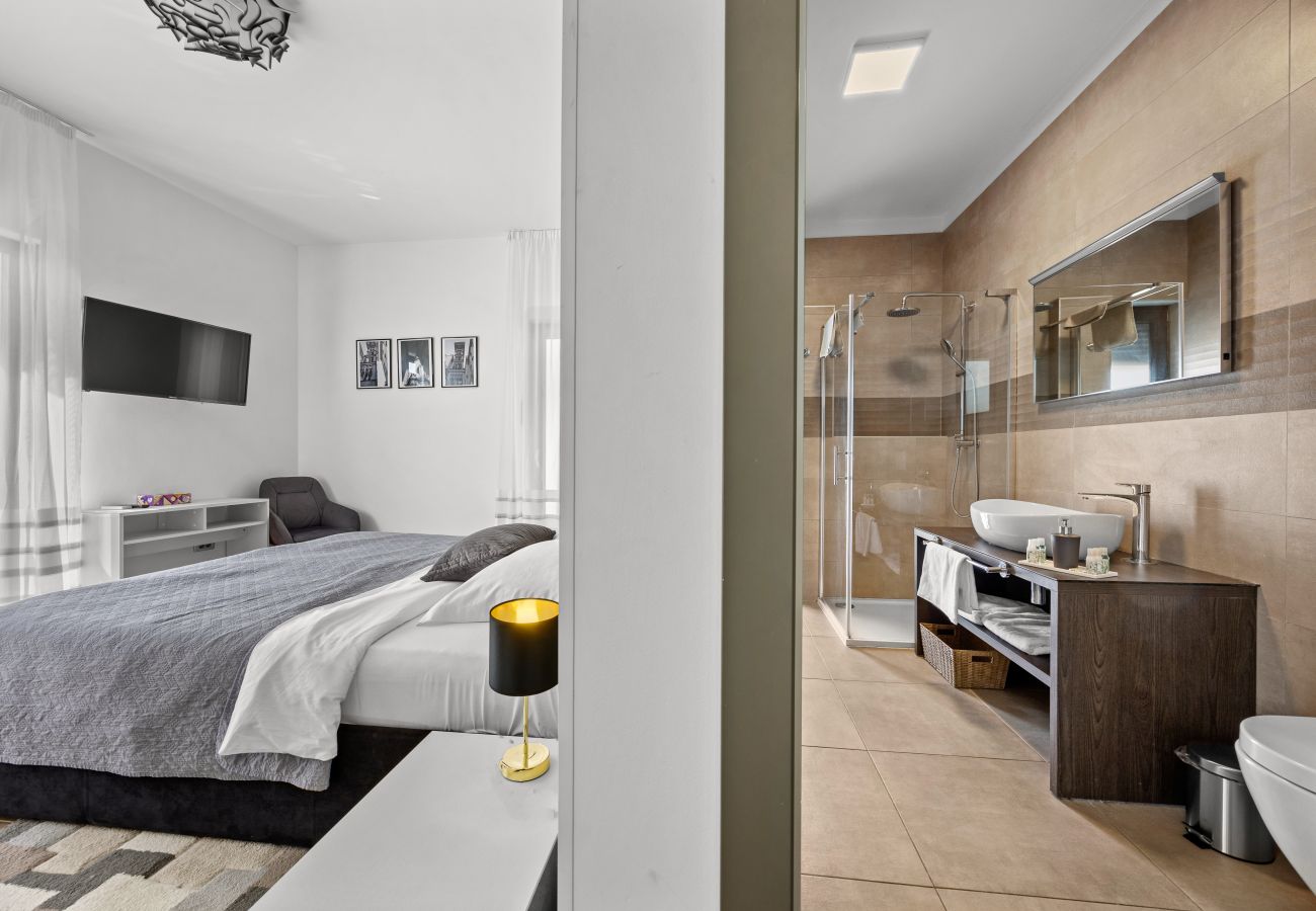 Villa a Pula - Villa Ula in Pula with heated pool, sauna & private tennis court