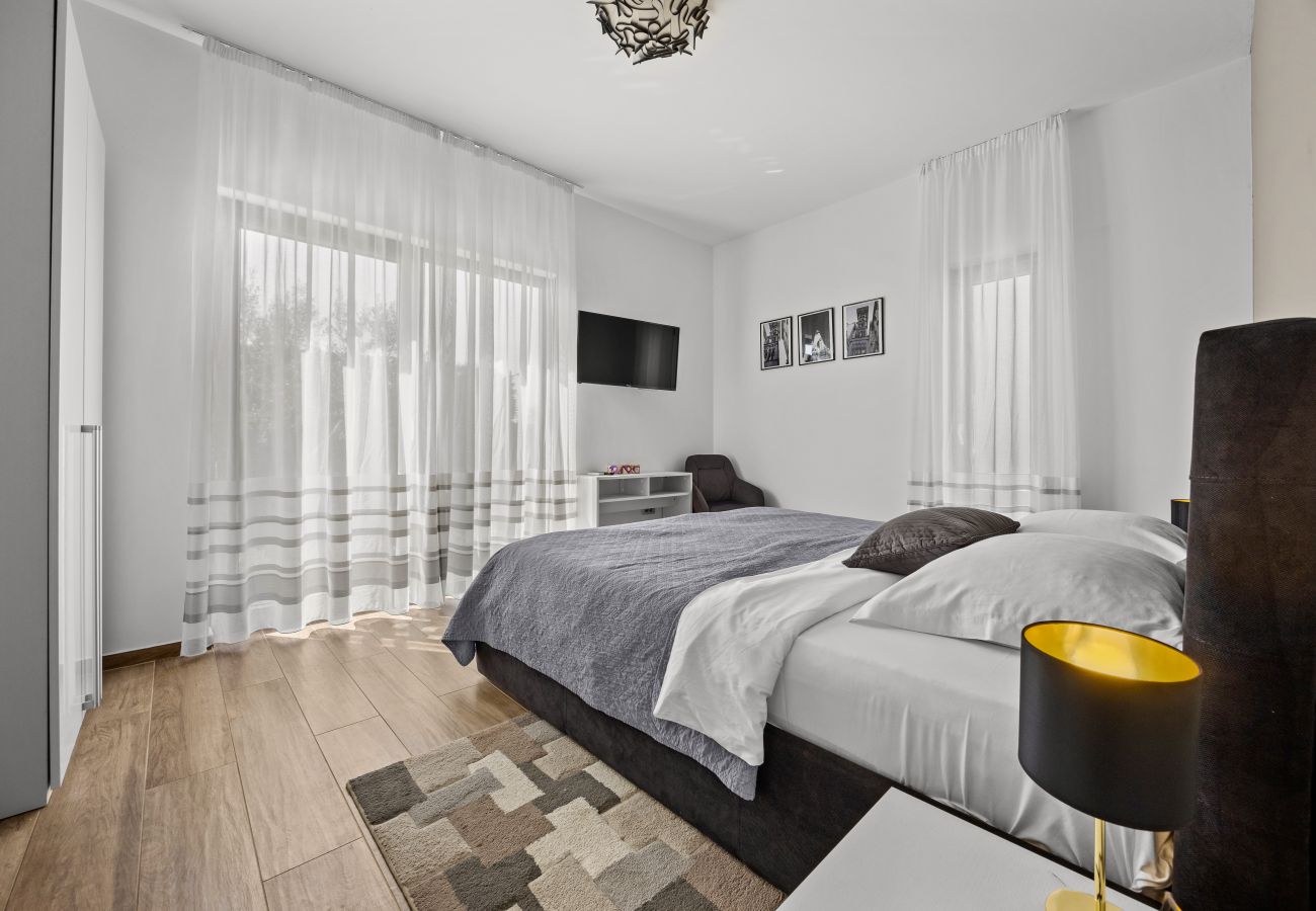 Villa a Pula - Villa Ula in Pula with heated pool, sauna & private tennis court