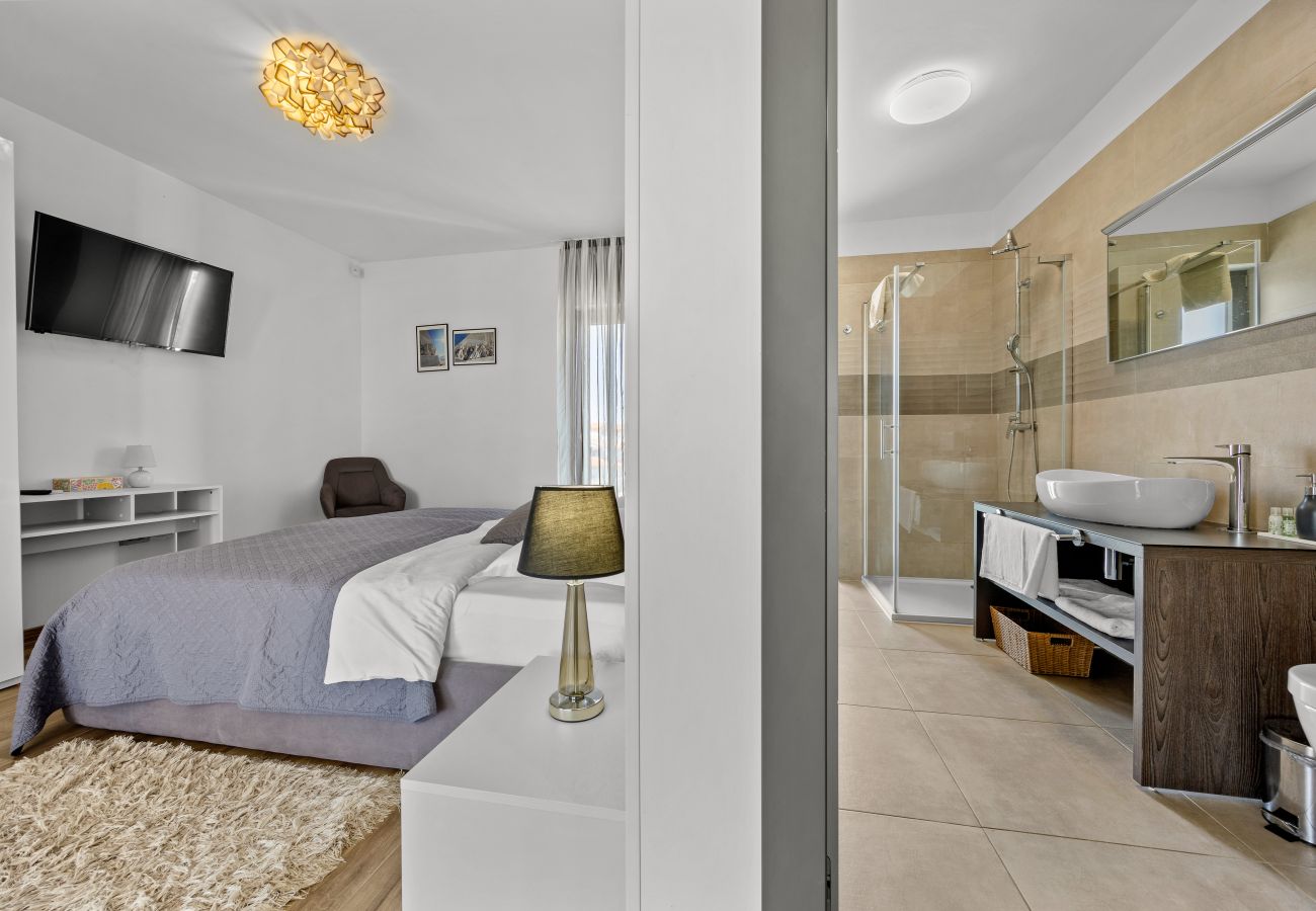 Villa a Pula - Villa Ula in Pula with heated pool, sauna & private tennis court