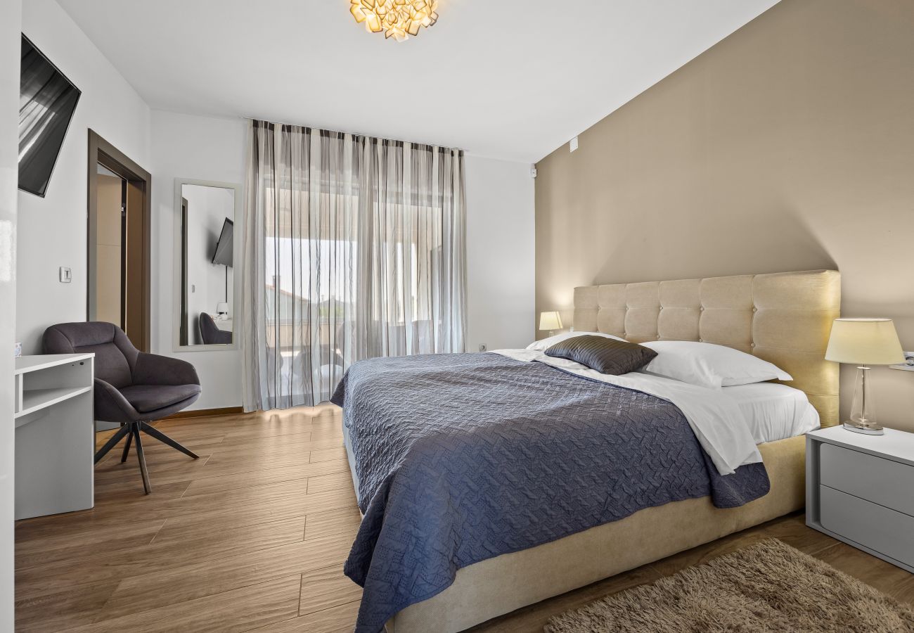 Villa a Pula - Villa Ula in Pula with heated pool, sauna & private tennis court