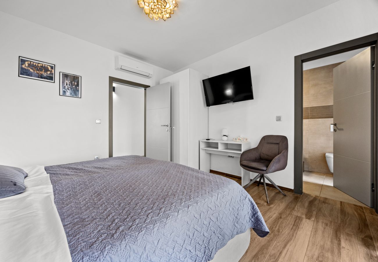 Villa a Pula - Villa Ula in Pula with heated pool, sauna & private tennis court