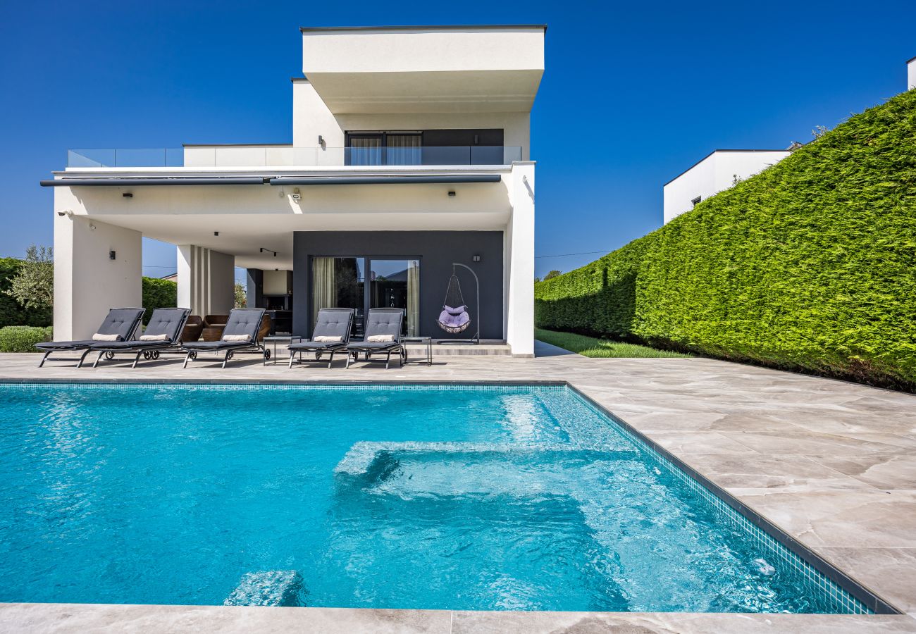 Villa a Pula - Villa Ula in Pula with heated pool, sauna & private tennis court