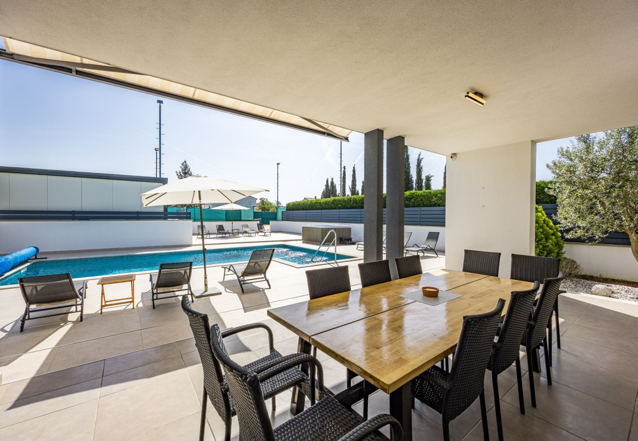 Villa a Pula - Villa Una in Pula with heated pool, whirlpool & private tennis court