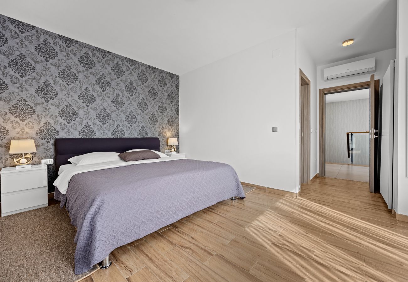 Villa a Pula - Villa Una in Pula with heated pool, whirlpool & private tennis court