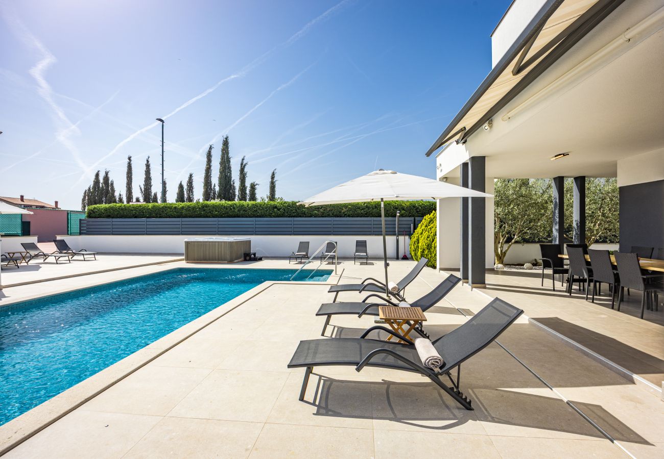 Villa a Pula - Villa Una in Pula with heated pool, whirlpool & private tennis court