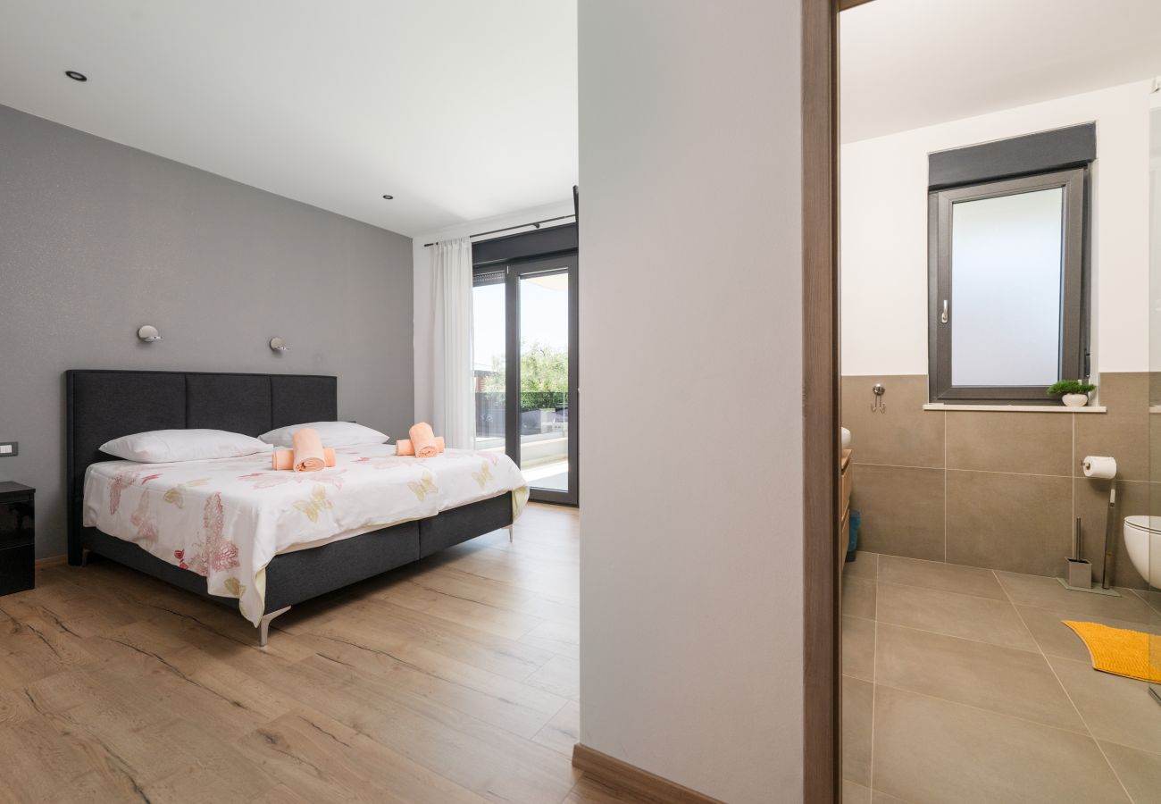 Villa a Krnica - Villa Posidonia near Pula with sea view and surrounded by olive trees