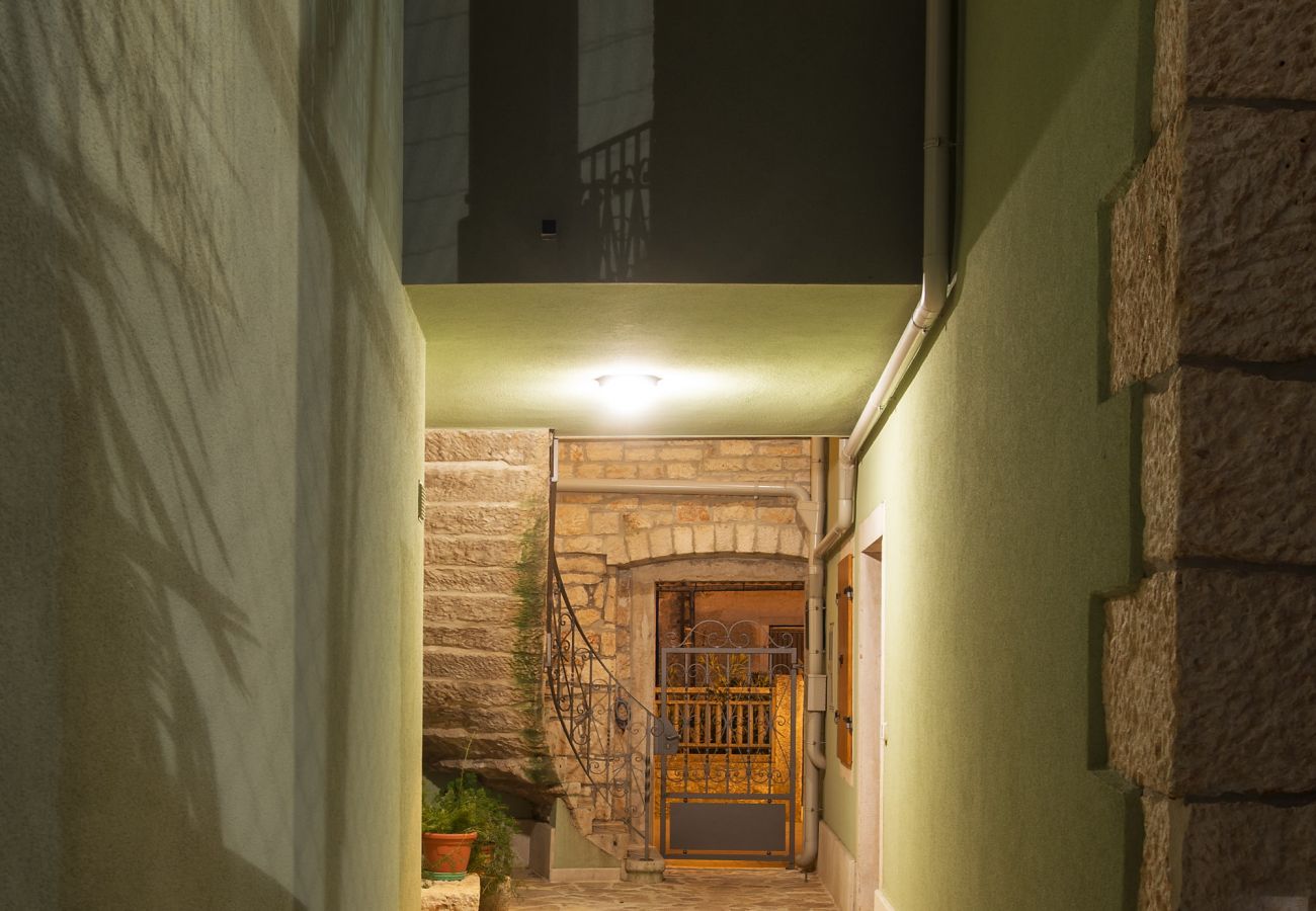 Villa a Marcana - Casa Menta near Pula for 10 persons - private villa for families & friends with wellness and pool heating