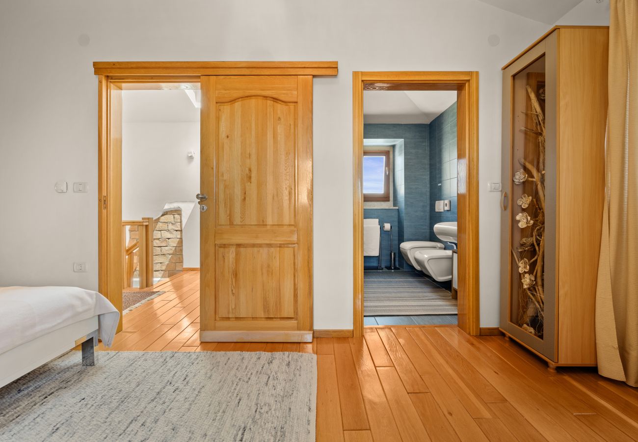 Villa a Marcana - Casa Menta near Pula for 10 persons - private villa for families & friends with wellness