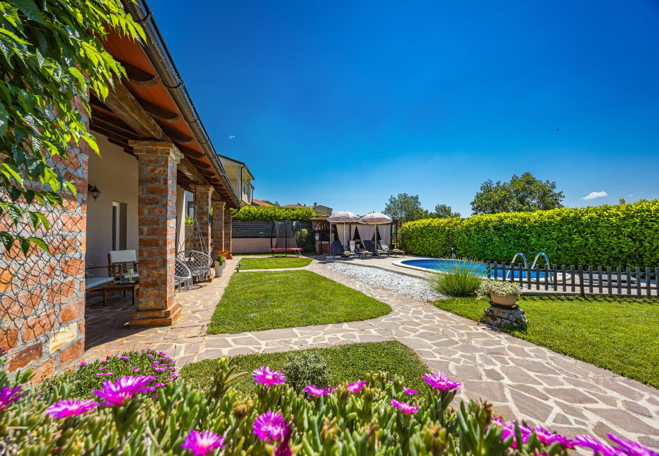 Villa a Oprtalj - Casa Sara and Sasha near Motovun with private pool - pet friendly truffle paradise