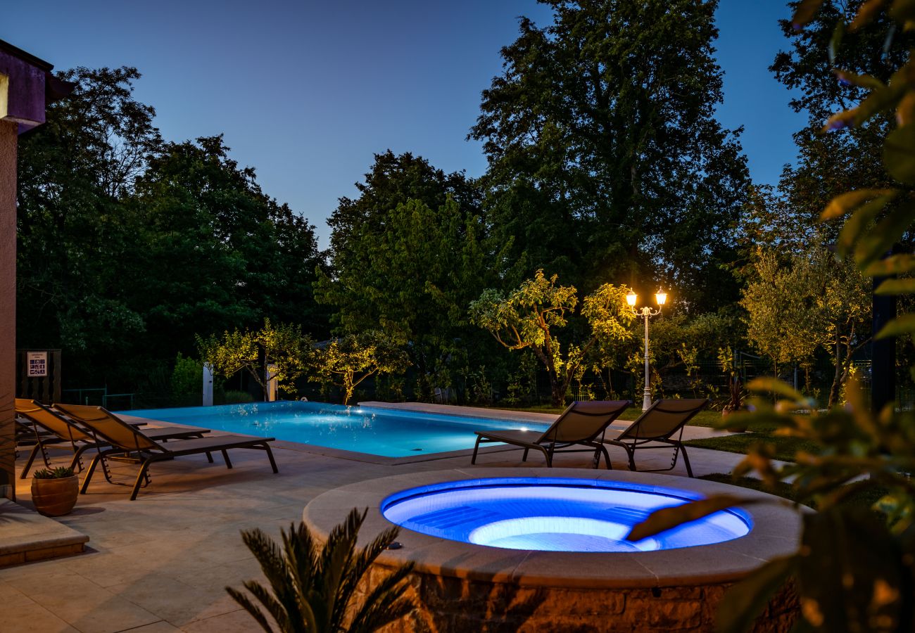 Villa a Svetvincenat - Villa Ferlini in Central Istria with private 10000 m2 garden, wellness & family activities on plot