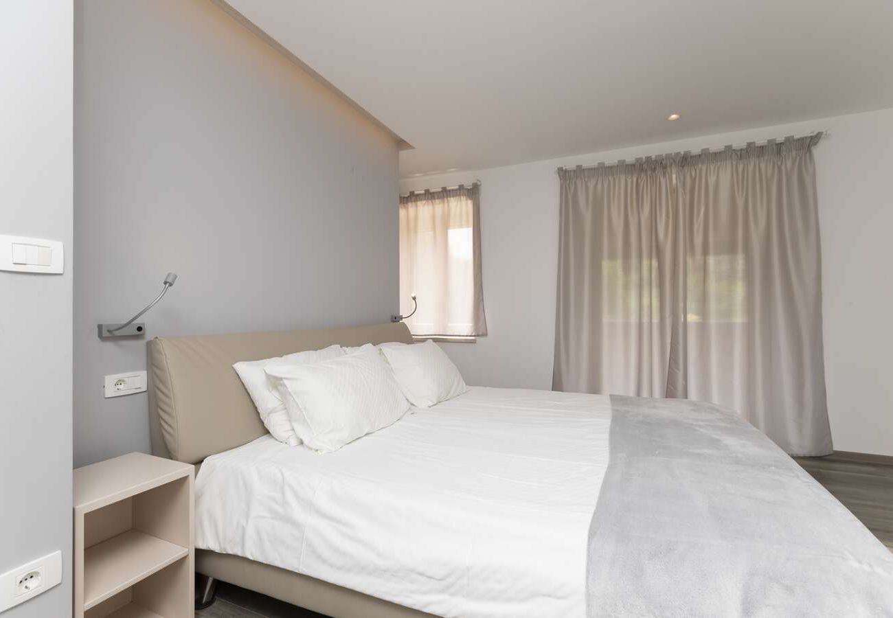 Villa a Pazin - Villa Viscum in Central Istria for 8 persons with large garden - pet friendly
