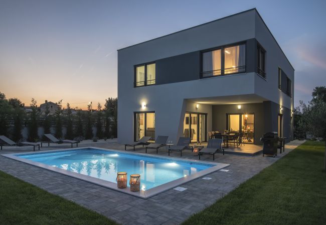 Villa a Jadreški - Villa Tika for 8 persons in Pula for families with kids playground