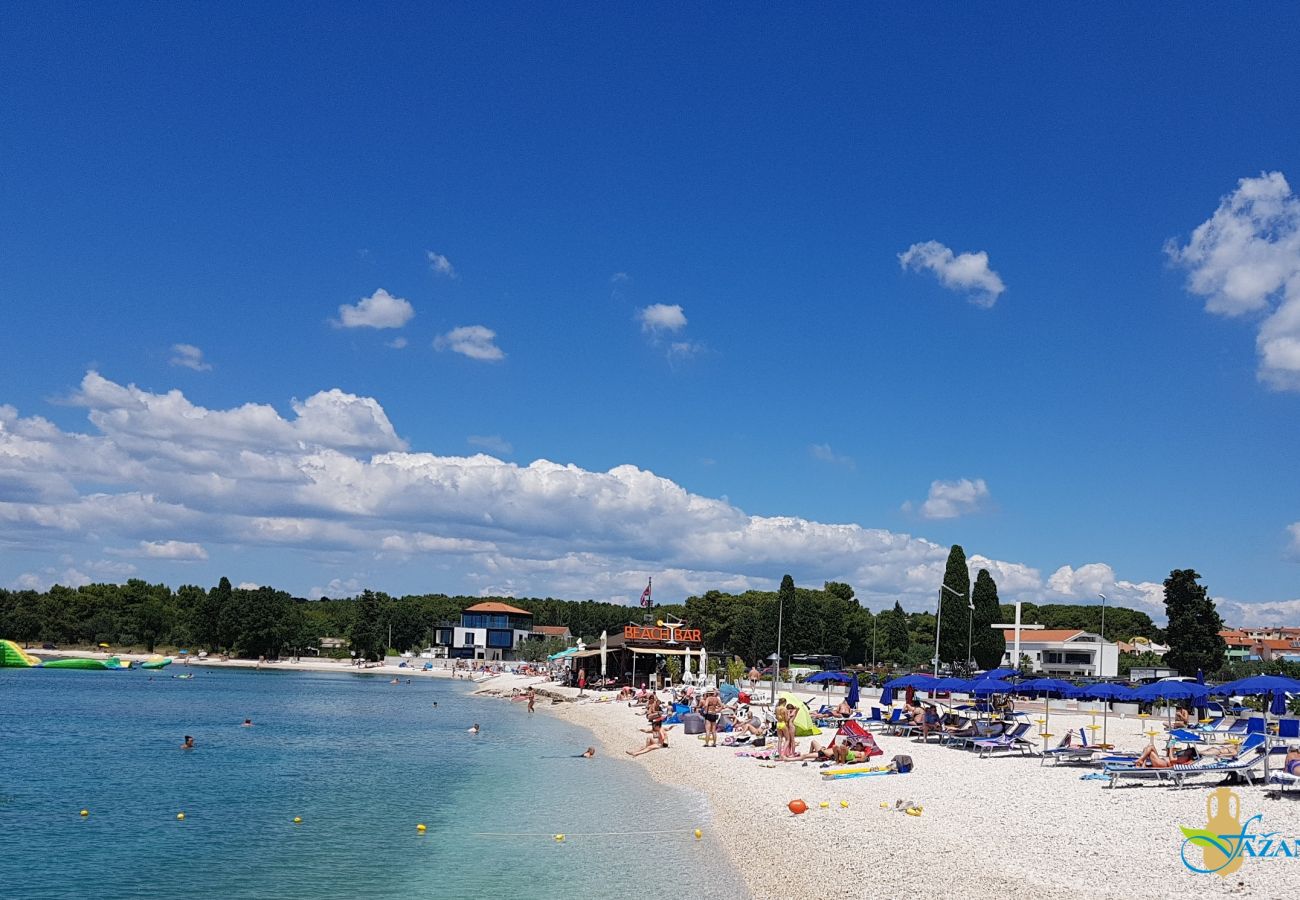 Villa a Fažana - Villa Andrija in Fažana for 9 people with sea view, kids playground & heated pool - only 400 m from the beach