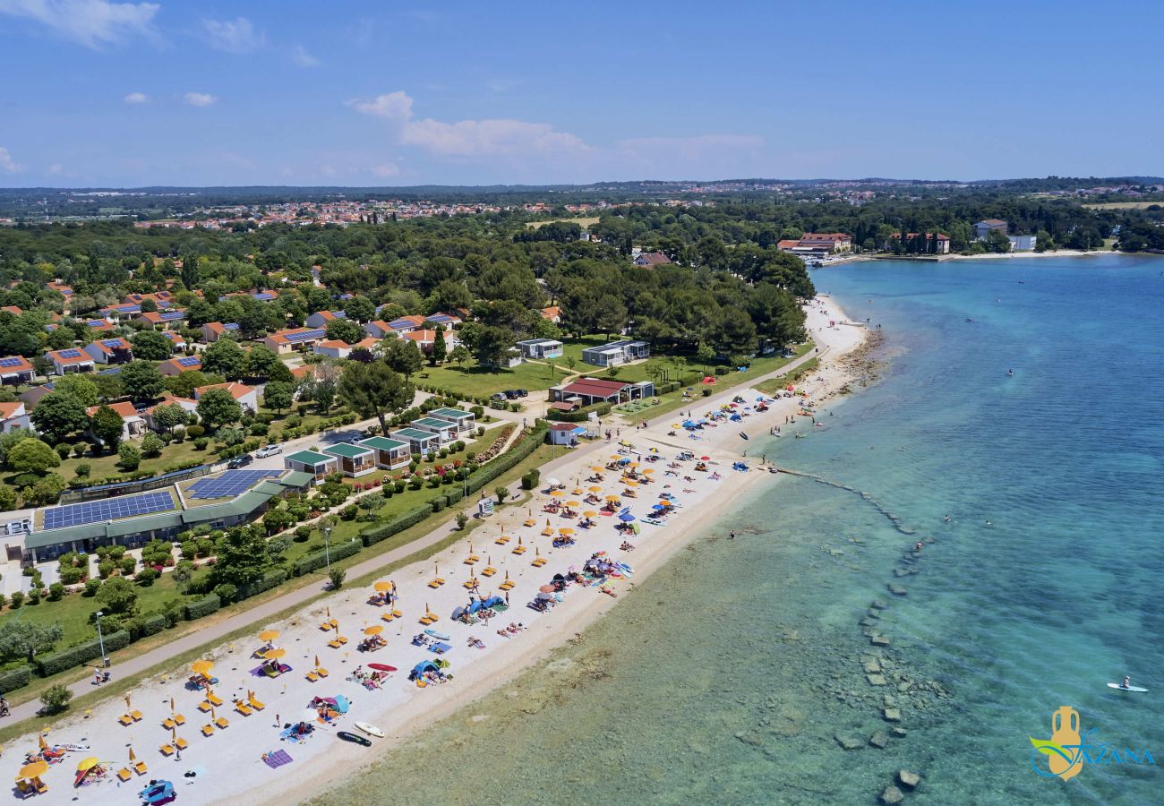 Villa a Fažana - Villa Andrija in Fažana for 9 people with sea view, kids playground & heated pool - only 400 m from the beach