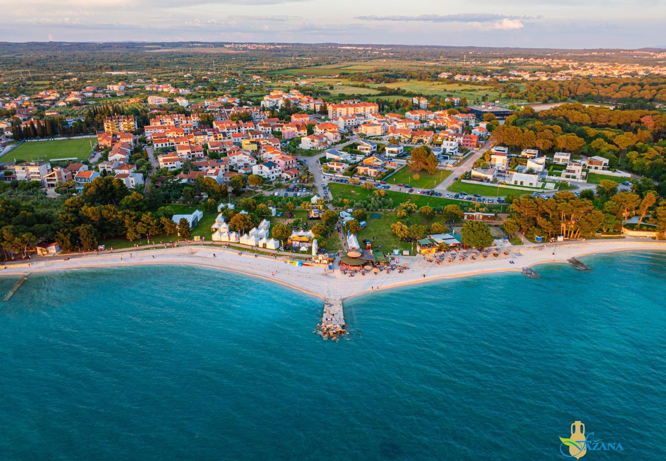 Villa a Fažana - Villa Andrija in Fažana for 9 people with sea view, kids playground & heated pool - only 400 m from the beach
