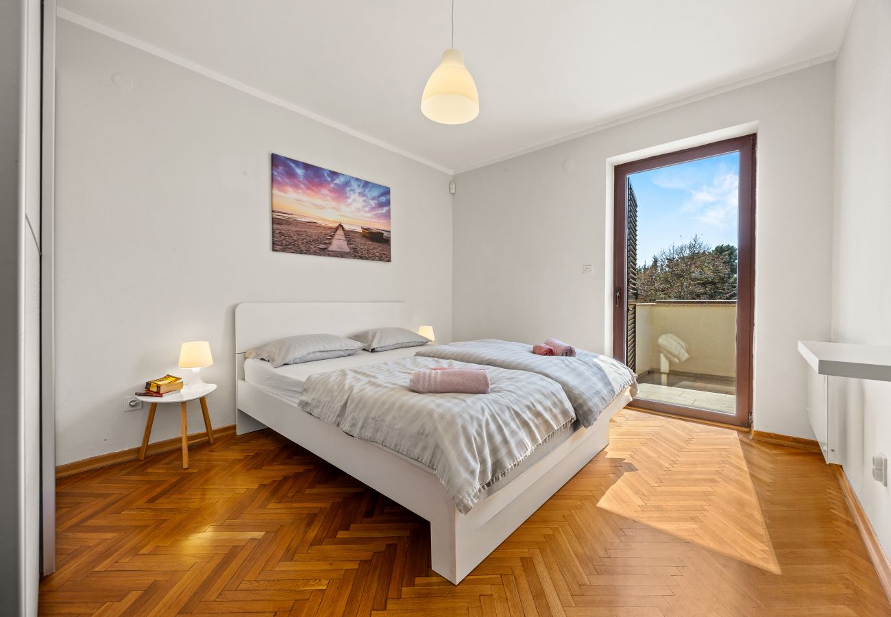 Villa a Fažana - Villa Andrija in Fažana for 9 people with sea view, kids playground & heated pool - only 400 m from the beach