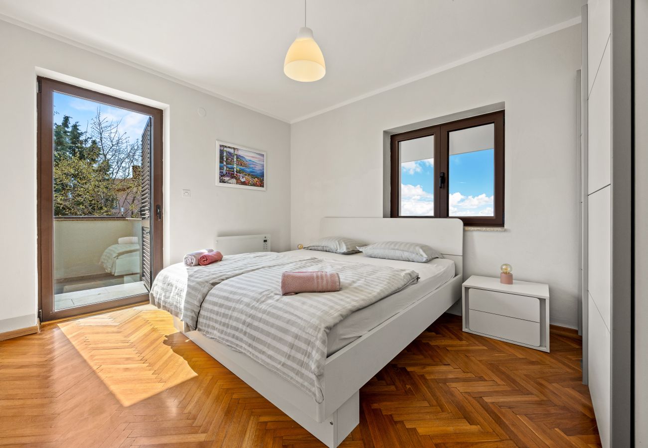 Villa a Fažana - Villa Andrija in Fažana for 9 people with sea view, kids playground & heated pool - only 400 m from the beach