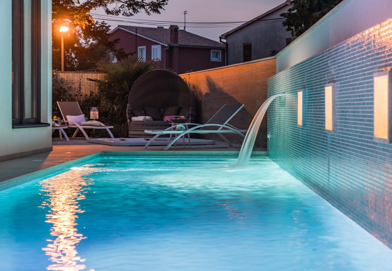 Villa a Fažana - Villa Elena Deluxe in Fažana for 8 people with whirlpool, kids playground & private pool only 400 m from the beach