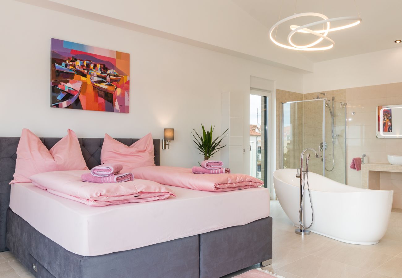 Villa a Fažana - Villa Elena Deluxe in Fažana for 8 people with whirlpool, kids playground & private pool only 400 m from the beach