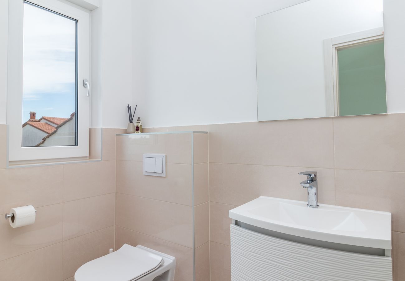 Villa a Fažana - Villa Elena Deluxe in Fažana for 8 people with whirlpool, kids playground & private pool only 400 m from the beach