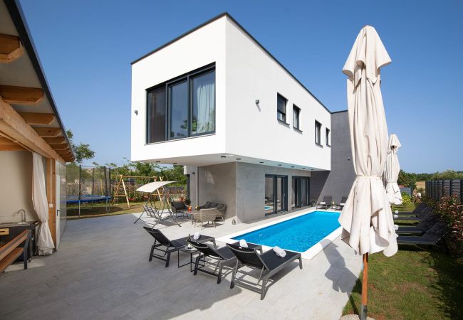 Villa a Medulin - Villa Tiki in Medulin for 16 person with heated pool & sauna only 1 km from the beach