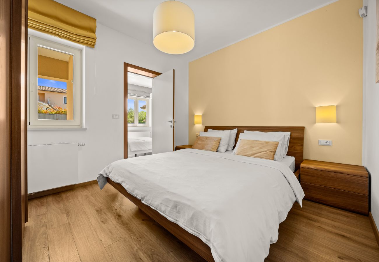 Villa a Krancici - Villa Silvia near Poreč for 10 people with infinity pool and large playground