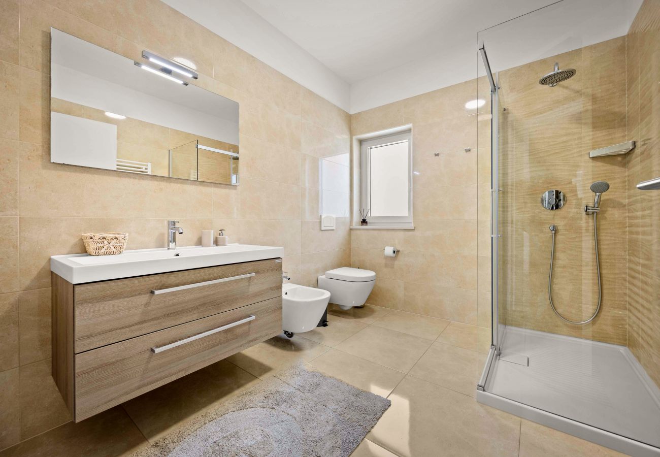 Villa a Krancici - Villa Silvia near Poreč for 10 people with infinity pool and large playground