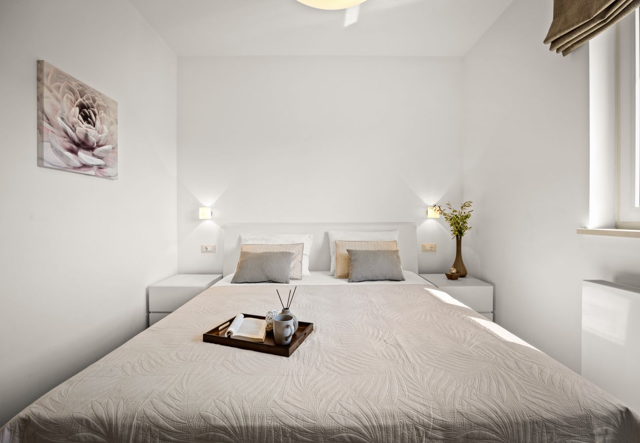 Villa a Krancici - Villa Silvia near Poreč for 10 people with infinity pool and large playground
