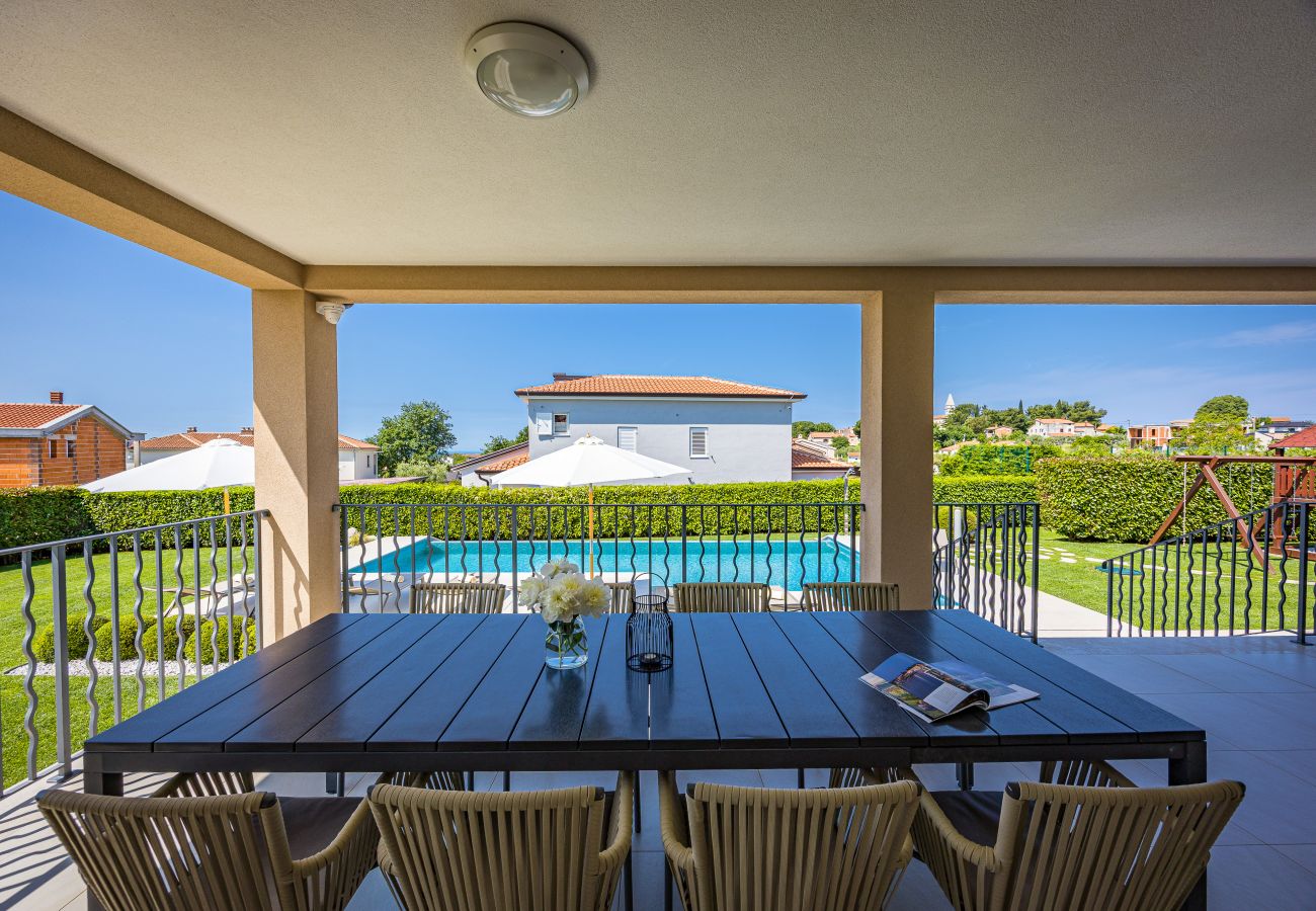 Villa a Krancici - Villa Silvia near Poreč for 10 people with infinity pool and large playground