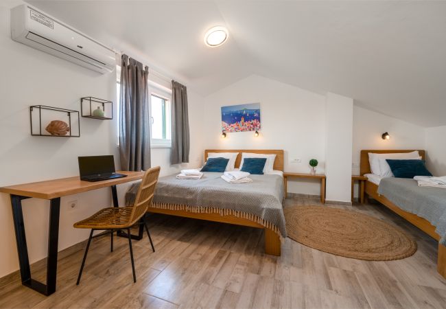 Villa a Betiga - Villa Kalista Istriana for 10 people with private pool & sea view Villa a Betiga - Villa Kalista Istriana for 10 people with private pool & sea view