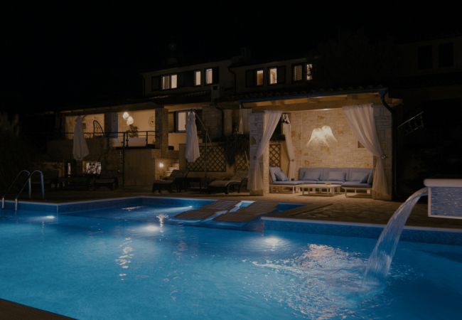 Villa a Betiga - Villa Kalista Istriana for 10 people with private pool & sea view Villa a Betiga - Villa Kalista Istriana for 10 people with private pool & sea view