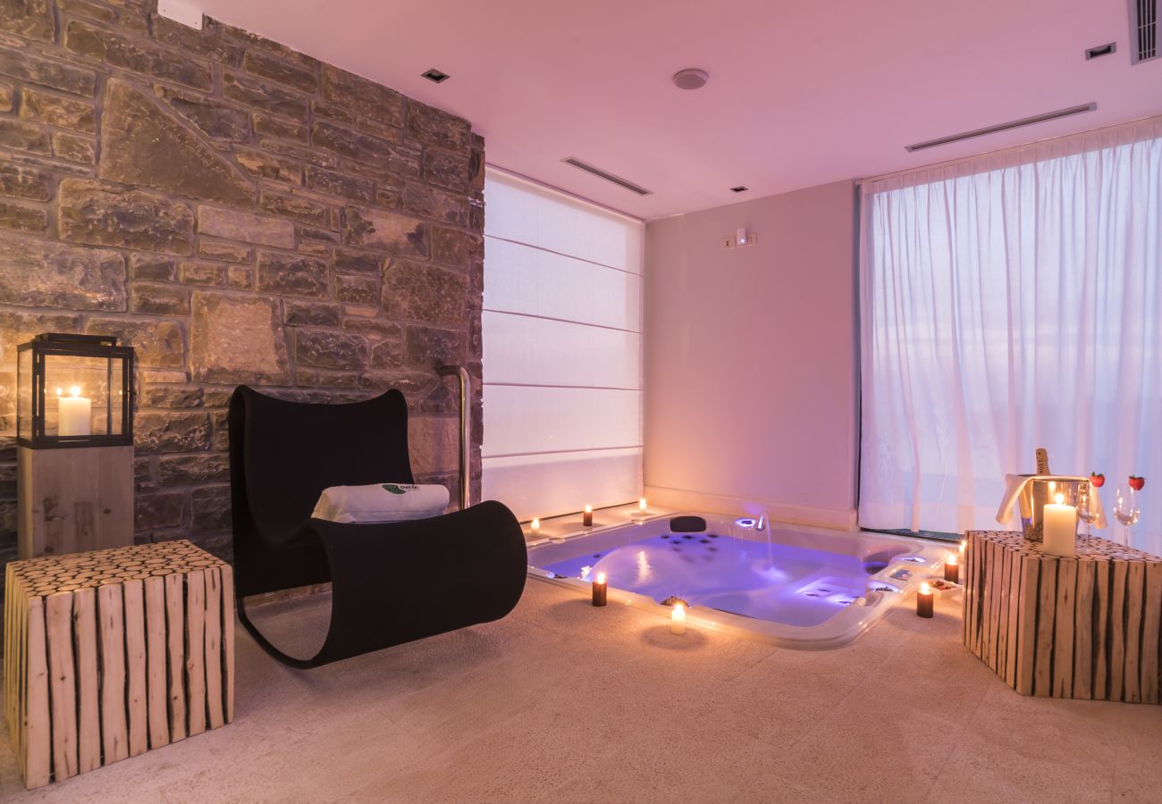 Villa a Merišce - Residence Monte near Umag for 8+2 people with heated infinity pool & spa