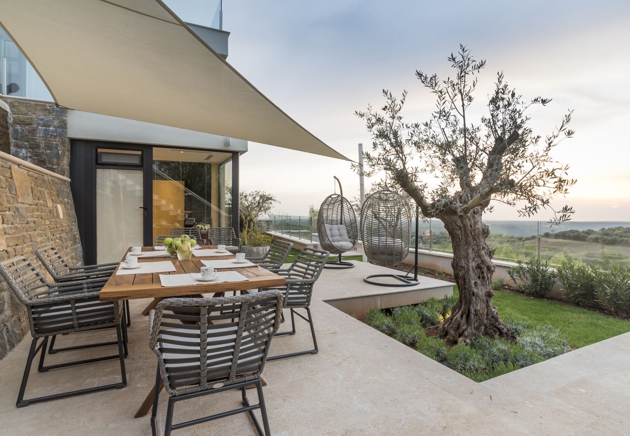 Villa a Merišce - Residence Monte near Umag for 8+2 people with heated infinity pool & spa