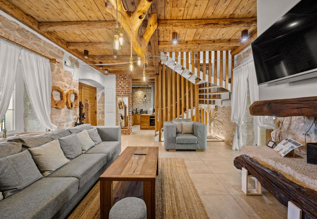 Villa a Žudetici - Villa Blazeni Miroslav Bulesic in Central Istria for 8 people with private heated pool and sauna