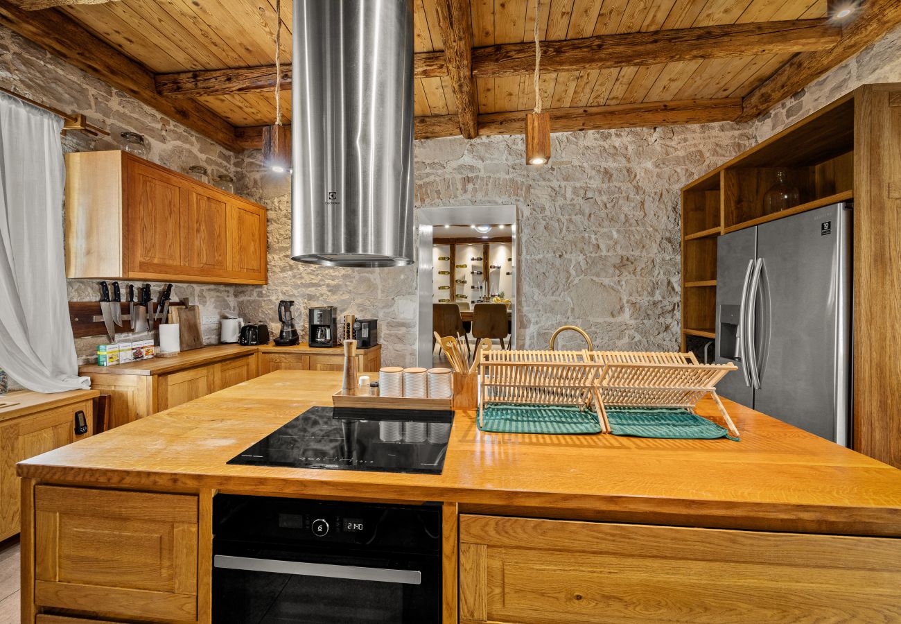 Villa a Žudetici - Villa Blazeni Miroslav Bulesic in Central Istria for 8 people with private heated pool and sauna