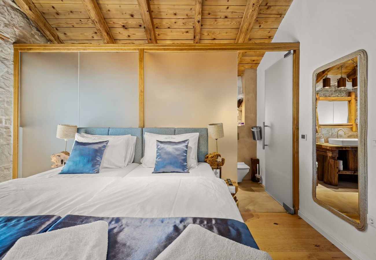 Villa a Žudetici - Villa Blazeni Miroslav Bulesic in Central Istria for 8 people with private heated pool and sauna