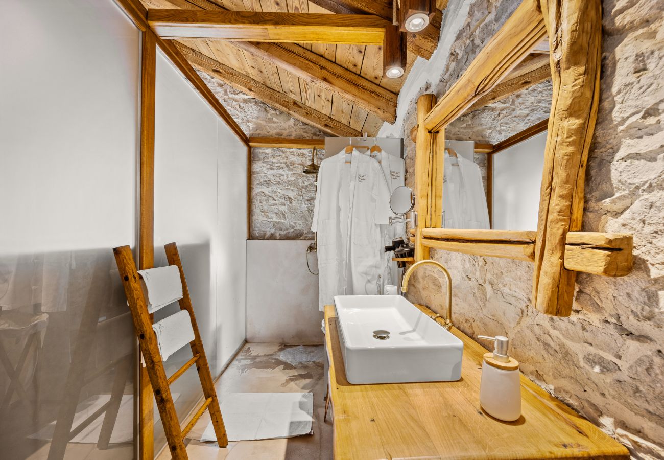 Villa a Žudetici - Villa Blazeni Miroslav Bulesic in Central Istria for 8 people with private heated pool and sauna