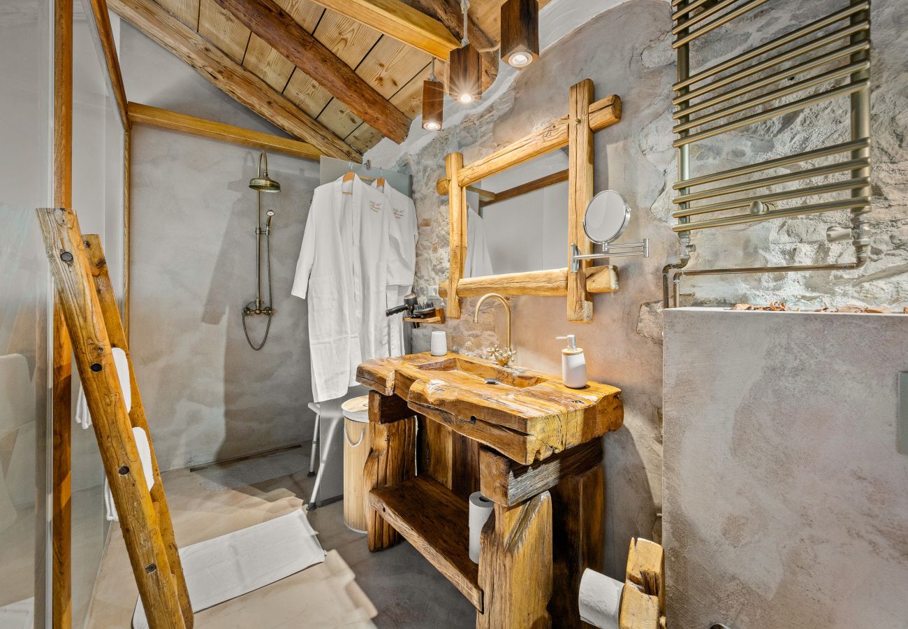 Villa a Žudetici - Villa Blazeni Miroslav Bulesic in Central Istria for 8 people with private heated pool and sauna