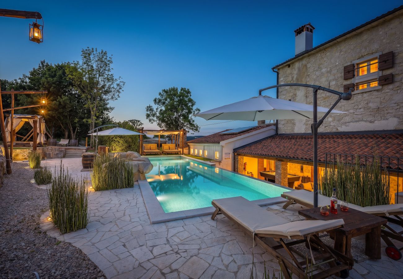 Villa a Žudetici - Villa Blazeni Miroslav Bulesic in Central Istria for 8 people with private heated pool and sauna