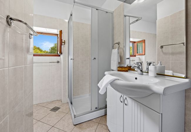 Villa a Sveti Kirin - House Edera in Central Istria for 6 people with large garden and salt - water private pool Villa a Sveti Kirin - House Edera in Central Istria for 6 people with large garden and salt - water private pool