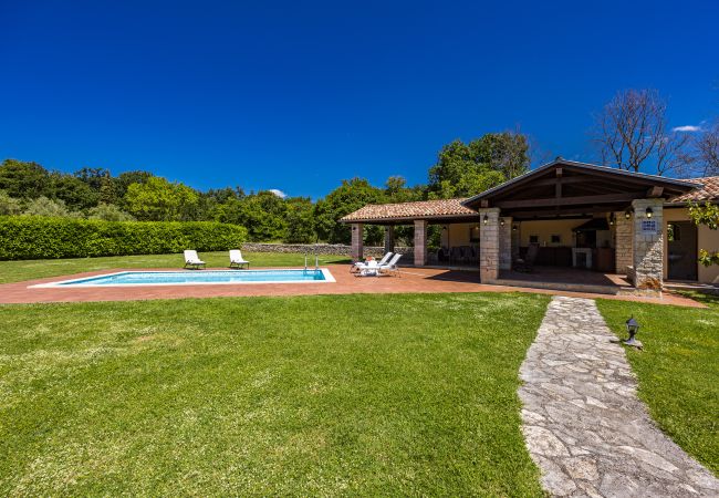 Villa a Sveti Kirin - House Edera in Central Istria for 6 people with large garden and salt - water private pool Villa a Sveti Kirin - House Edera in Central Istria for 6 people with large garden and salt - water private pool