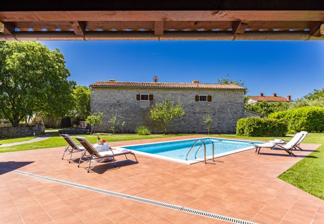 Villa a Sveti Kirin - House Edera in Central Istria for 6 people with large garden and salt - water private pool Villa a Sveti Kirin - House Edera in Central Istria for 6 people with large garden and salt - water private pool