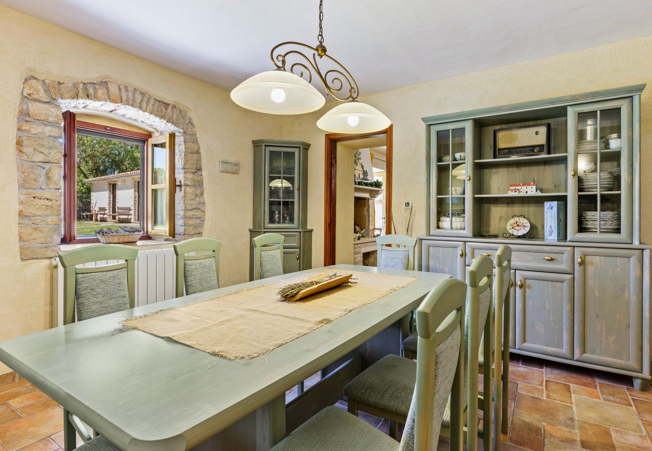 Villa a Sveti Kirin - House Edera in Central Istria for 6 people with large garden and salt - water private pool
