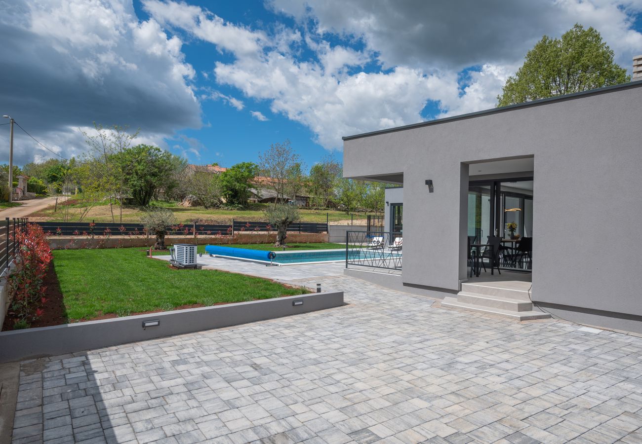 Villa a Sveta Nedelja - Villa Alison Deluxe for 4 + 2 near Labin - Rabac with heated pool & spa