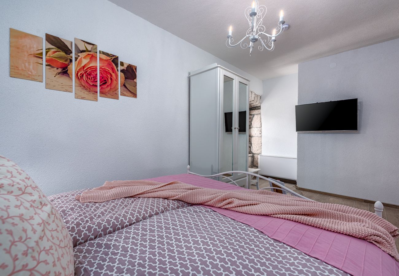 Villa a Marcana - Villa Casa di Roccia for 8 people in Central Istria - pet friendly with heated pool & jacuzzi