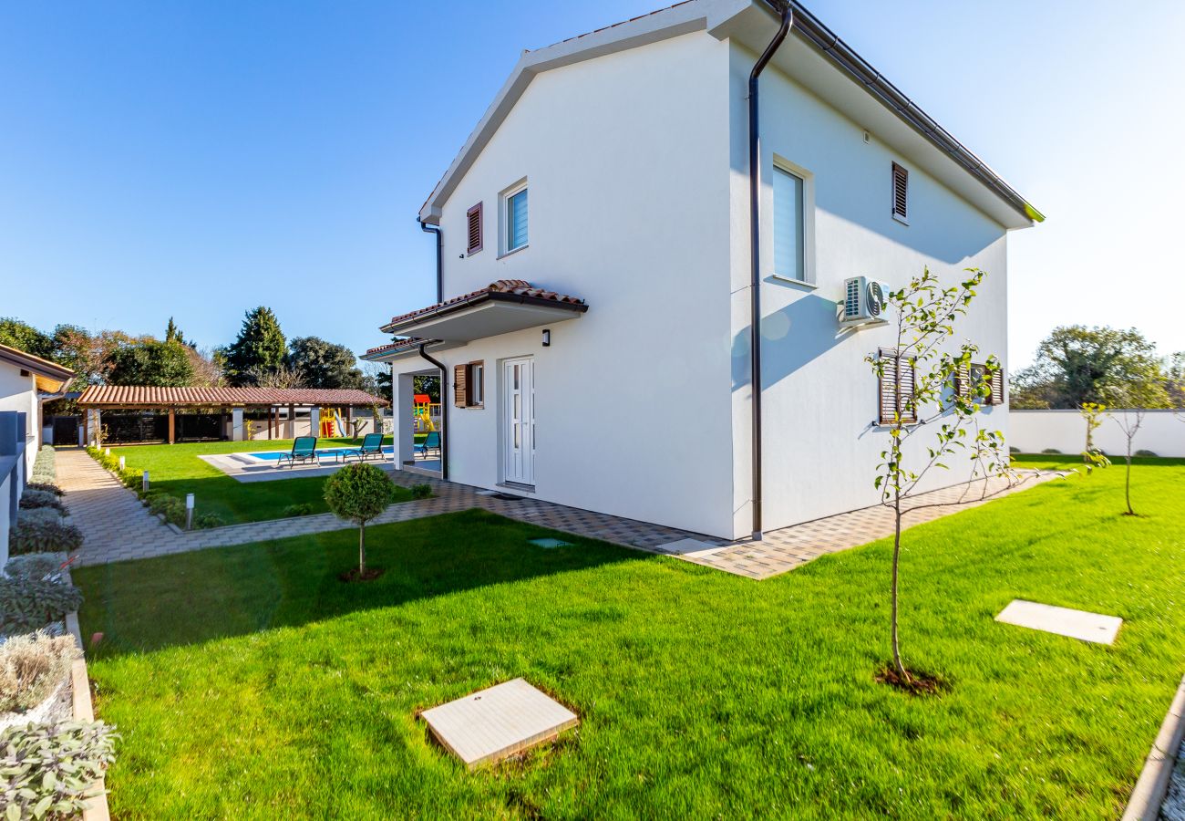 Villa a Šišan - Villa Alba Rossa near Pula for 6 people with private 50 m2 pool only 1 km from the beach