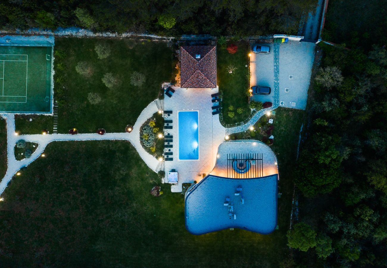 Villa a Juršici - Villa LaDominika for 14 people with wellness, tennis court, 50 m2 heated pool in Central Istria