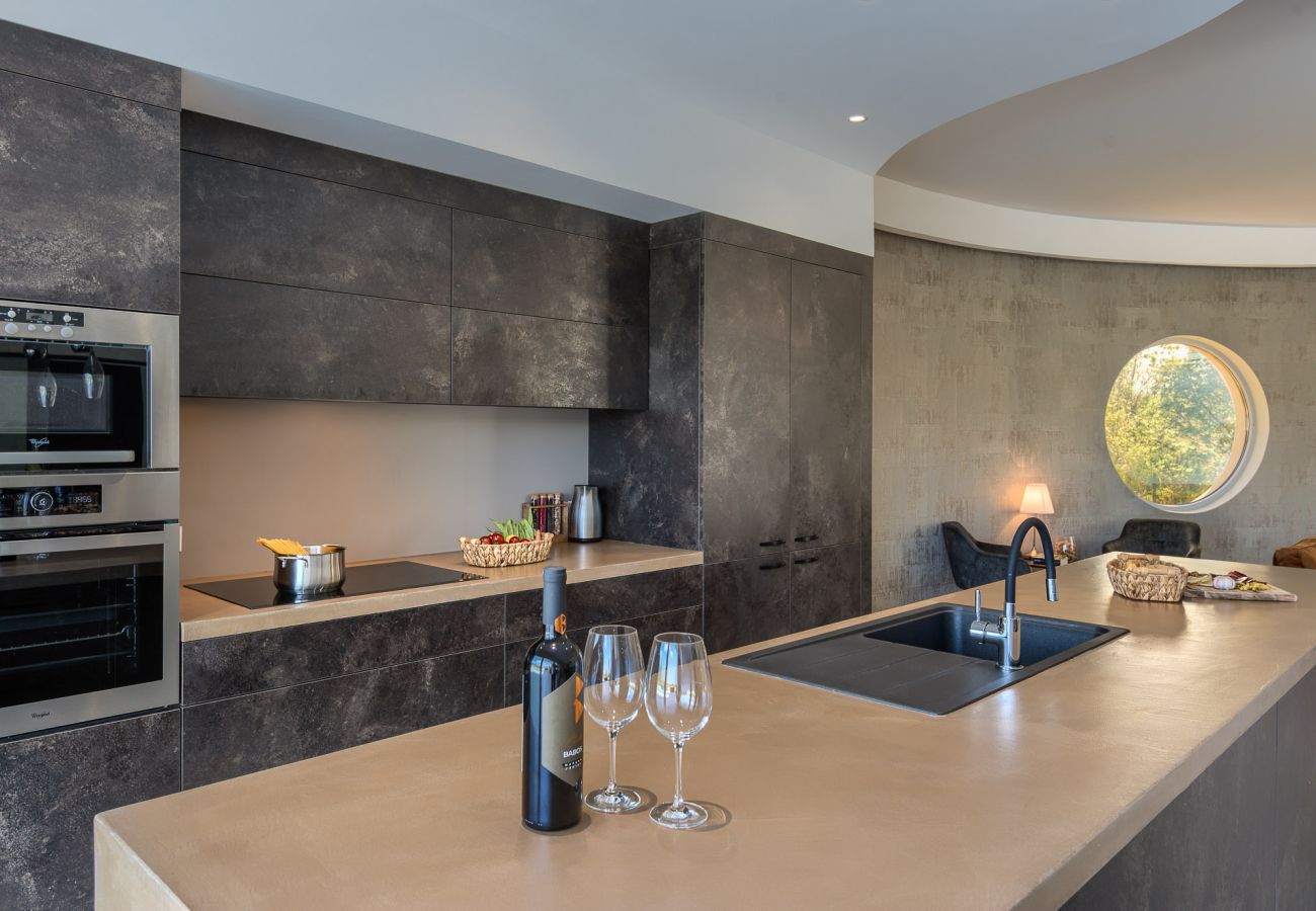 Villa a Juršici - Villa LaDominika for 14 people with wellness, tennis court, 50 m2 heated pool in Central Istria