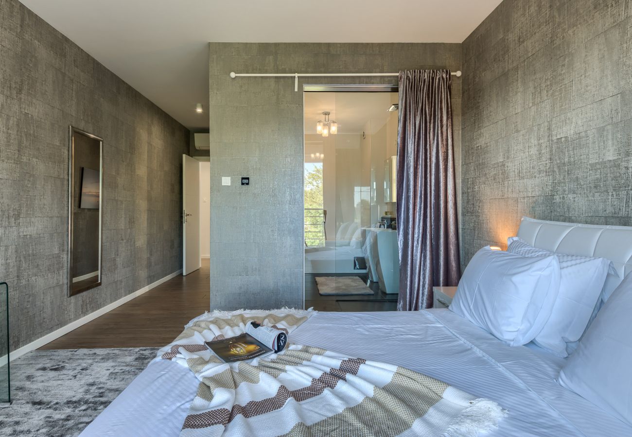 Villa a Juršici - Villa LaDominika for 14 people with wellness, tennis court, 50 m2 heated pool in Central Istria