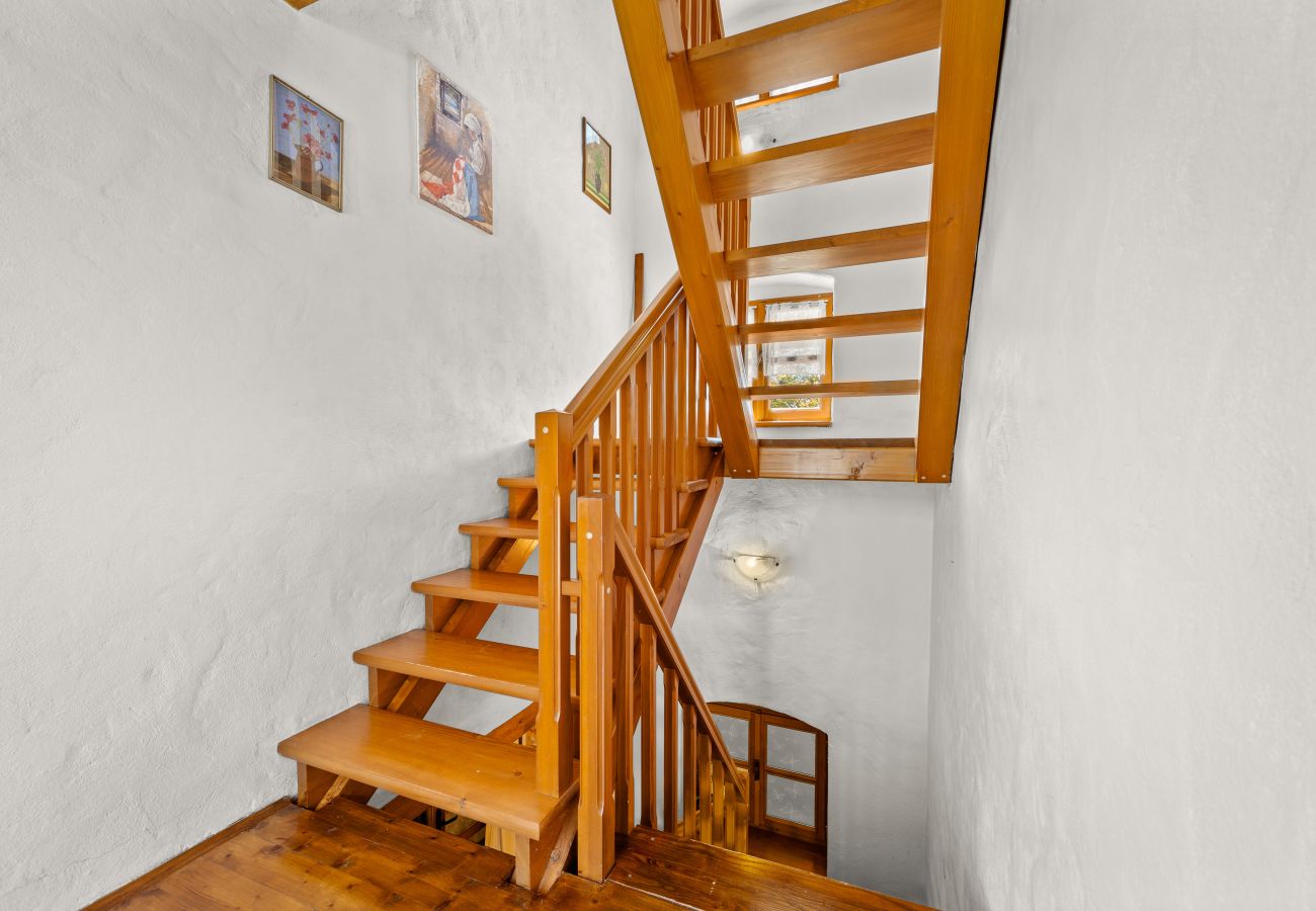 Villa a Divšici - Villa Boduleri for 9 people in Central Istria with private pool & children playground 